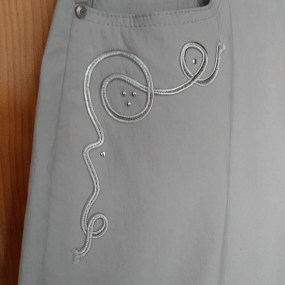 Stretch Western Pleated Silver Accent Gray Skirt - Picture 8 of 12